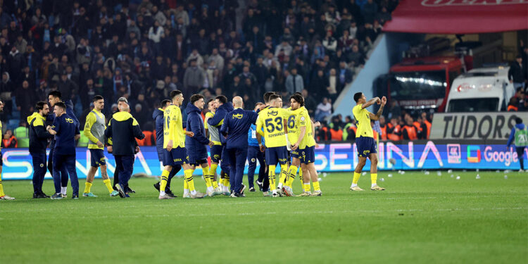 Trabzonspor-Fenerbahçe maçında çıkan olaylar Avrupa basınında