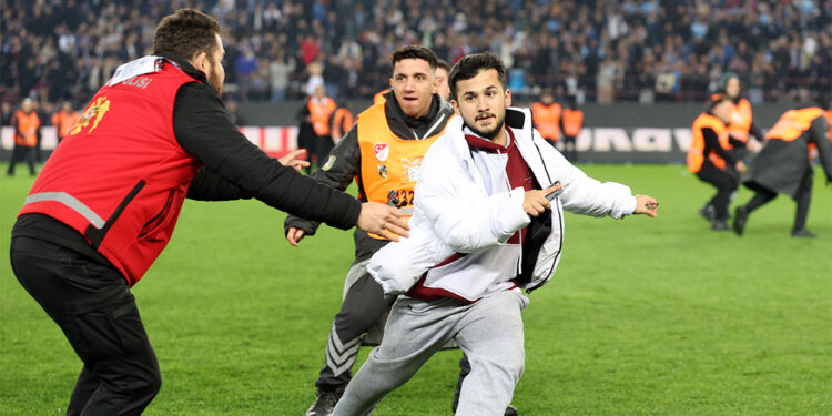 Yaşananlar, sporun dostluk ve kardeşlik ruhuna yakışmamaktadır