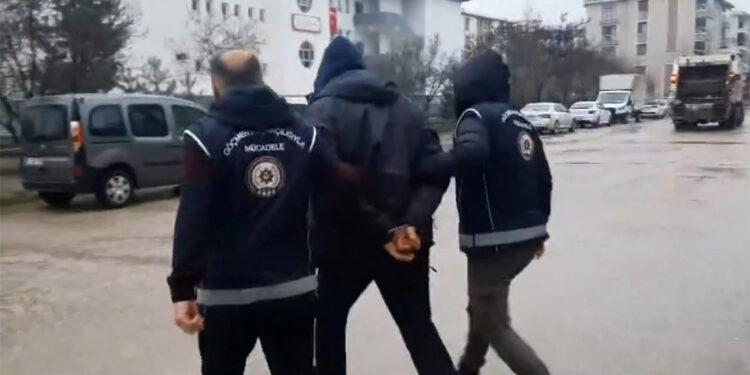 Mahzen-20 operasyonunda 12 şüpheli yakalandı