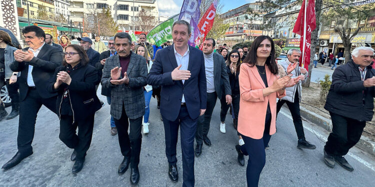 1 Nisan'da o tabelayı 'Dersim Belediyesi' olarak değiştireceğiz