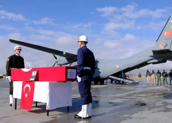 Türk yıldızları uçağının düşmesiyle şehit olan uzman çavuş memleketine uğurlandı
