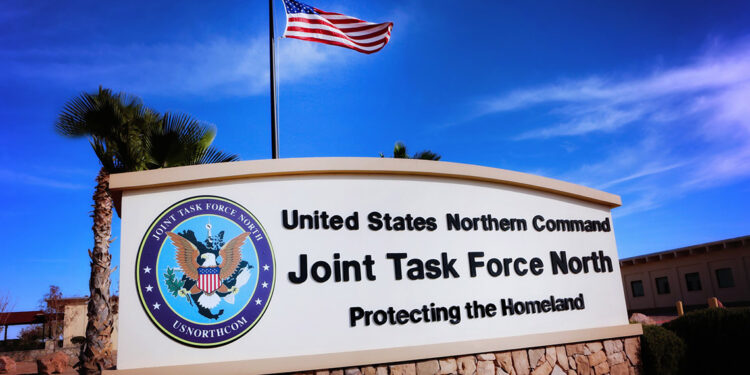 Texas'ta helikopter düştü: İkisi asker 3 kişi öldü