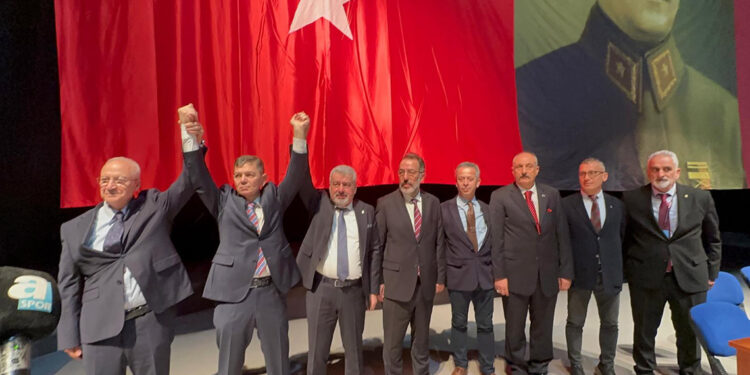 Trabzonspor’da yeni divan başkanı Mahmut Ören oldu