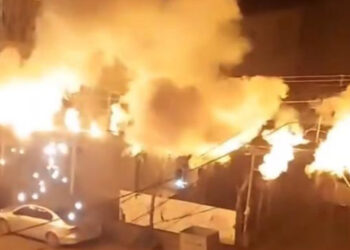 Trafoda patlama oldu, 10 sokak elektriksiz kaldı