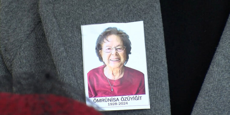 Türk Ordusunda 30 yıl hemşirelik yapan Ömrünisa Özüyiğit'e veda