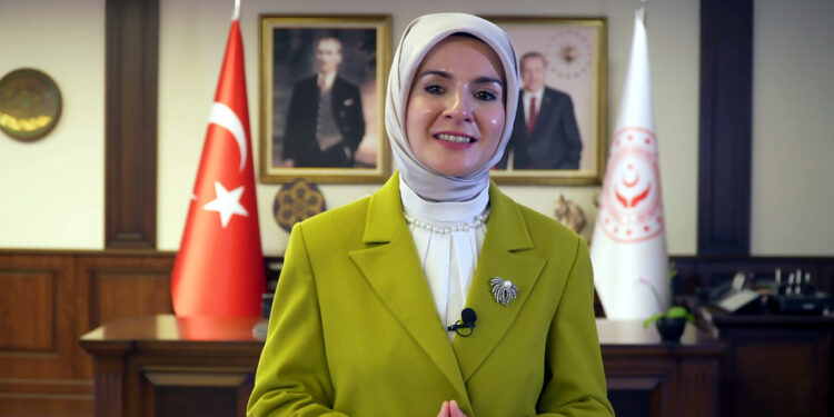 Türkiye'ye güç veren tüm kadınlarla gurur duyuyoruz