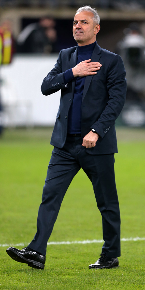 Fenerbahçe Teknik Direktörü İsmail Kartal, “Sonuçta yapmış olduğumuz çalışmalarımızın karşılığını aldık. Oyuncularım taktik disipline bağlı kaldı. Güzel bir galibiyet oldu. Bu galibiyet ülke puanı için de çok önemliydi. Taraftarlarımıza bu galibiyetin büyük moral olduğunu söyleyebilirim. Buraya kadar gelen taraftarlarımıza desteklerinden dolayı çok teşekkür ederim” dedi.