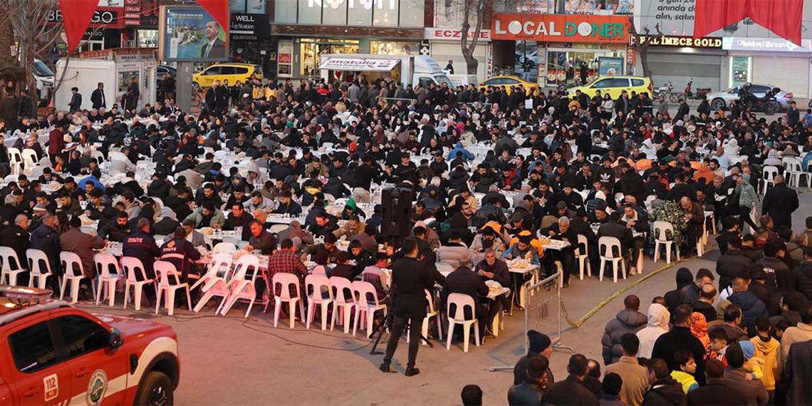 Ulaştırma ve Altyapı Bakanı Abdulkadir Uraloğlu, Zengezur koridorunun bölgeye değer katacağını belirterek, “4-5 yıl sonra inşallah bunu hayata geçirdiğimizde Iğdır daha farklı olacak” dedi.