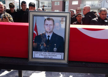 Uçak kazasında şehit olan Güven, toprağa verildi