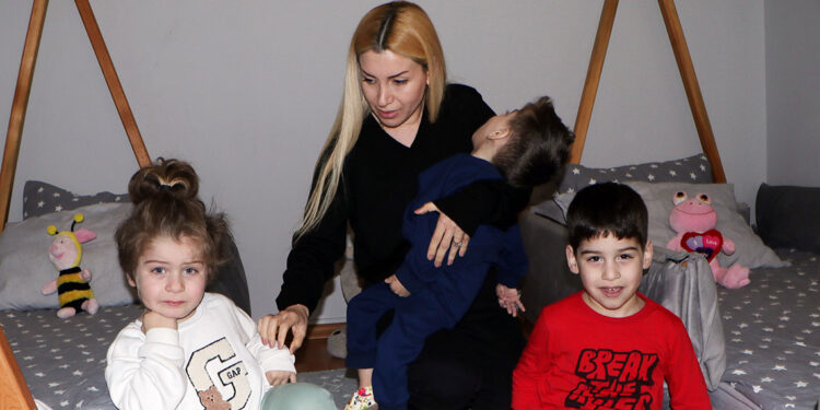 Üçüzlerinden ikisi beyin felci geçiren anneden yardım çağrısı