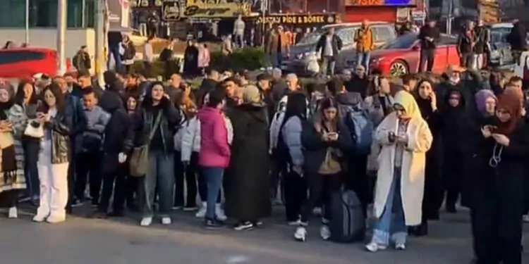 Üsküdar-çekmeköy metro hattında arıza seferleri aksattı
