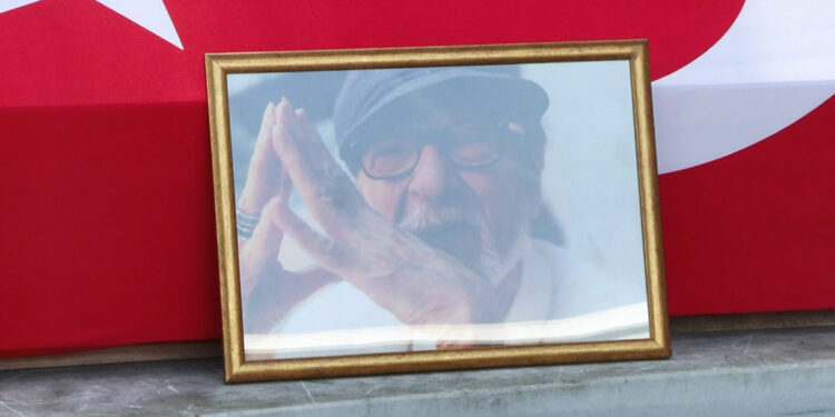 Usta oyuncu Kayhan Yıldızoğlu son yolculuğuna uğurlandı