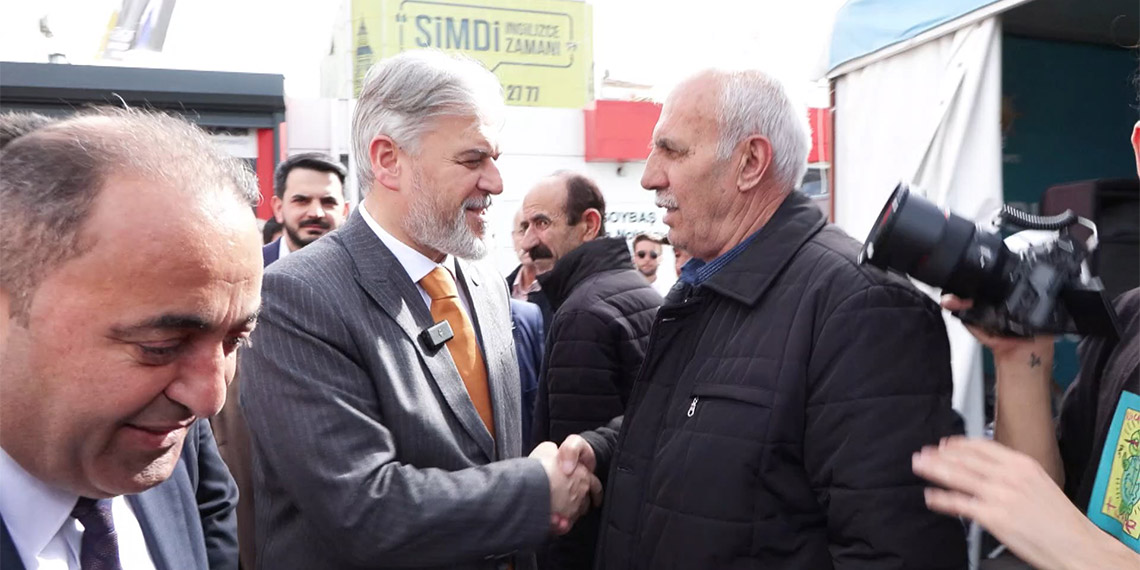 Yeniden Refah Partisi İstanbul Büyükşehir Belediye Başkan adayı Mehmet Altınöz, “Ulaşım ücretsiz olacak. İlkokul, ortaokul, lise, üniversite seviyesindeki tüm öğrencilerimiz İstanbul'da ücretsiz ulaşım sağlamış olacaklar" dedi.