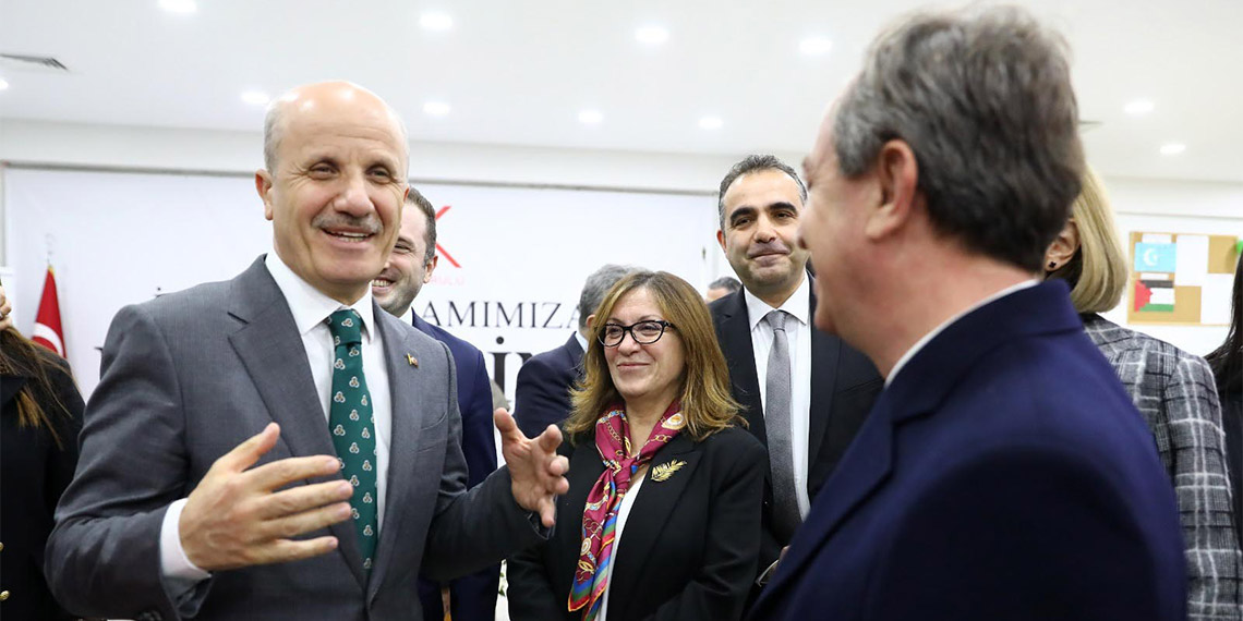 Yükseköğretim Kurulu (YÖK) Başkanı Prof. Dr. Erol Özvar, "Piyasayla, istihdamla, kültür, sanat ve edebiyatla bağı azalmış programları yavaş yavaş dönüştürüyoruz. Öğrenciye bir şey kazandırmayan programları sistemin dışına çekip yerine daha istihdam odaklı programları devreye sokmaya başladık" dedi.