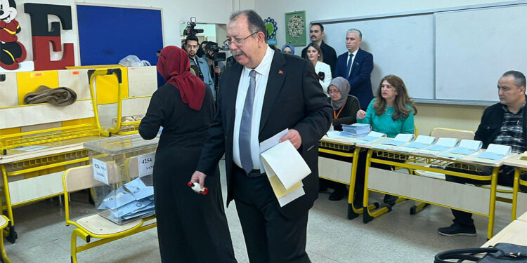 Kayıtlı olmayan seçmen başka yerde oy kullanamaz