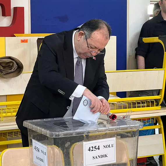 Yüksek seçim kurulu başkanı ahmet yener, "kayıtlı olmayan seçmenin başka yerde oy kullanması söz konusu değil" dedi.