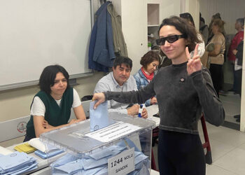 Zeynep Bastık da oyunu kullandı