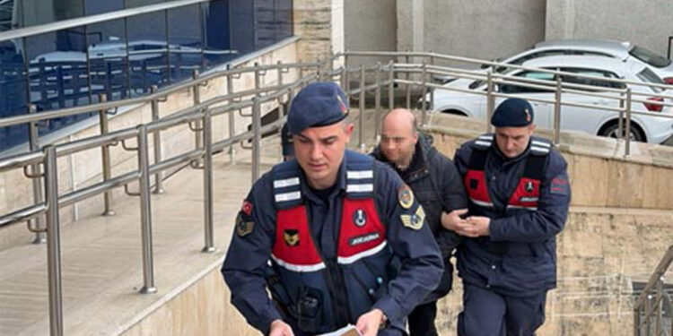 "Hepinizi Hakkari'ye sürdürürüm" diyerek direndi, gözaltına alındı