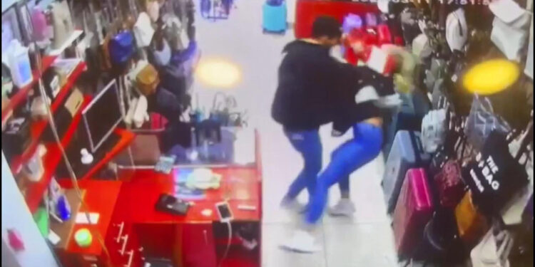 Zeytinburnu'nda nişanlısı tarafından öldüresiye dövüldü