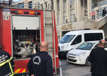 Zonguldak'ta adliye binasının arşiv odasında yangın