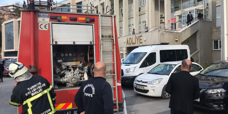 Zonguldak'ta adliye binasının arşiv odasında yangın