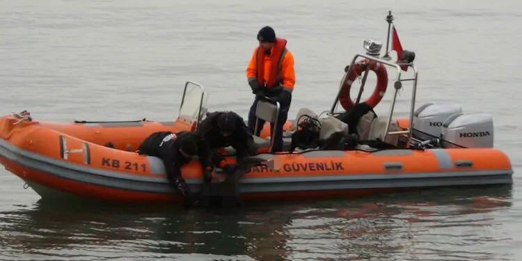 Zonguldak'ta denizde erkek cesedi buundu