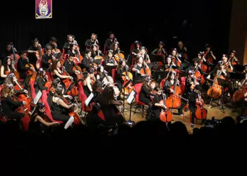 8 mart'a özel çello orkestrası konseri