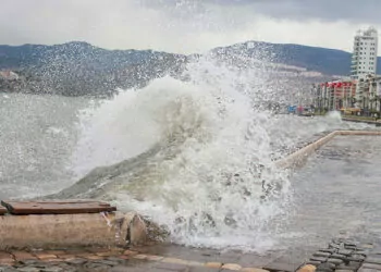 İzmir ve ege denizi'nde yarından itibaren fırtına bekleniyor