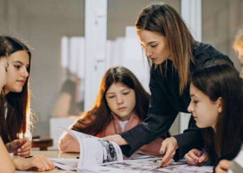 Milli eğitim için milli ve yerli müfredat hazırlanmalıdır