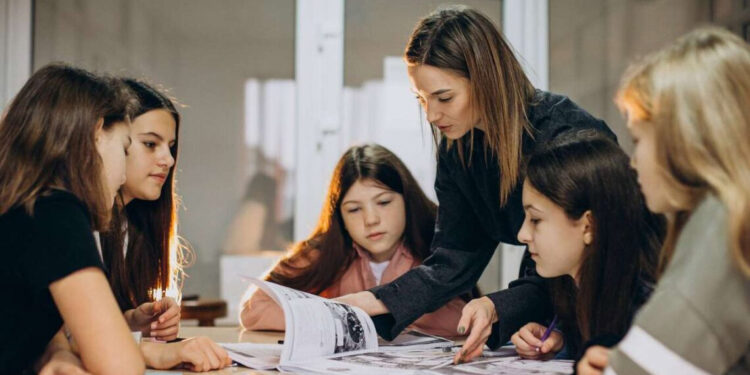 Milli eğitim için milli ve yerli müfredat hazırlanmalıdır