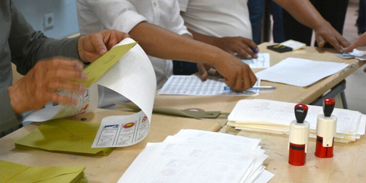 Oy sayımları başladı