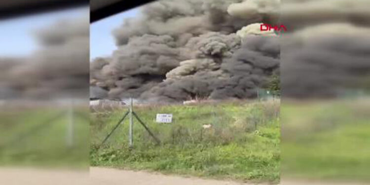 Tuzla'da fabrikada yangın