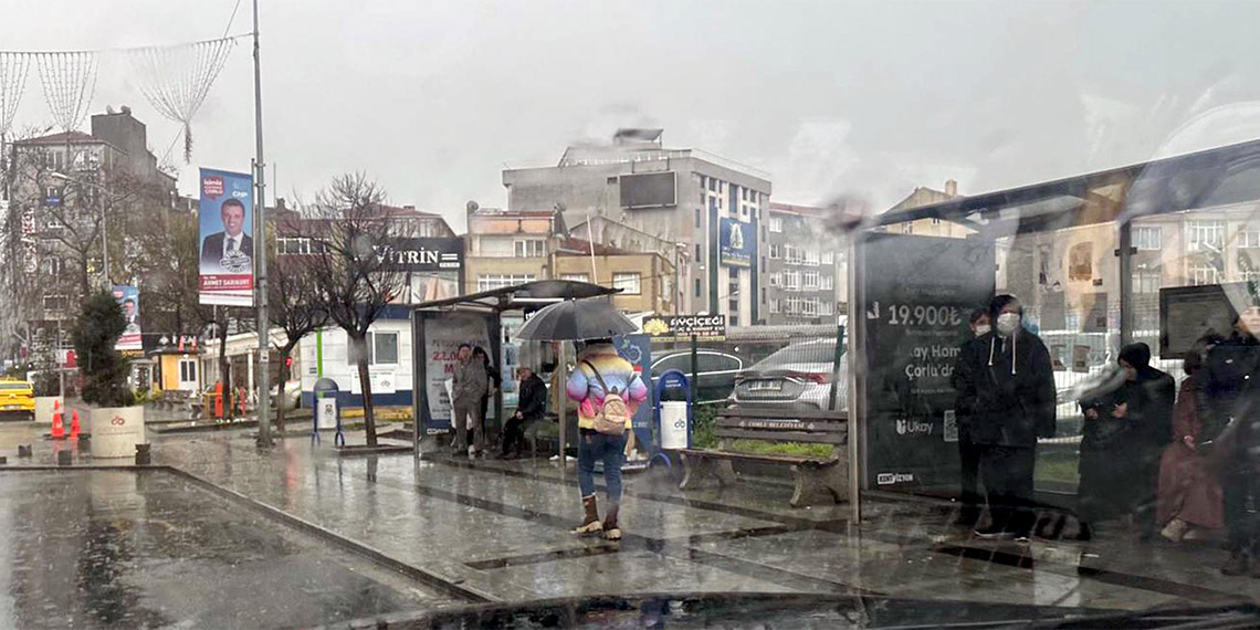 Meteoroloji Genel Müdürlüğü (MGM), Marmara Bölgesi için fırtına uyarısının ardından Tekirdağ ve ilçelerinde sağanak ile dolu yağışı etkili oldu.