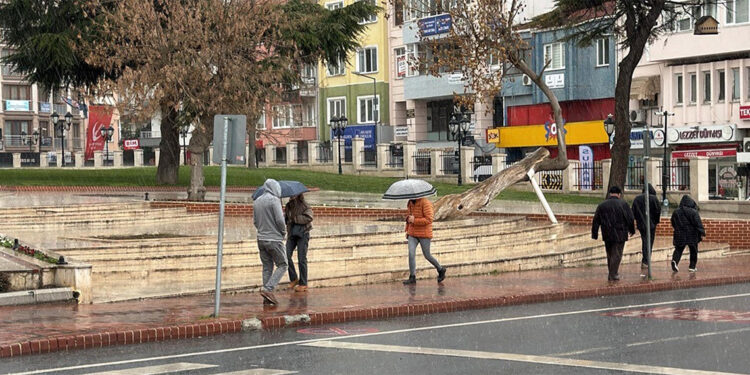 Tekirdağ ve ilçelerinde sağanak ve dolu yağışı