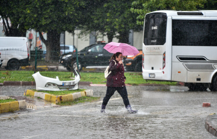Fırtına nedeniyle 2 ilde turuncu14 ilde sarı uyarı