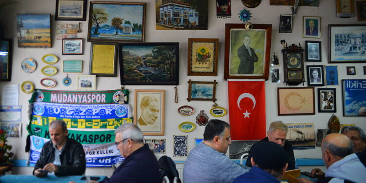 ‘Alay Kahvesi’ ziyaretçilerini zamanda yolculuğa çıkarıyor