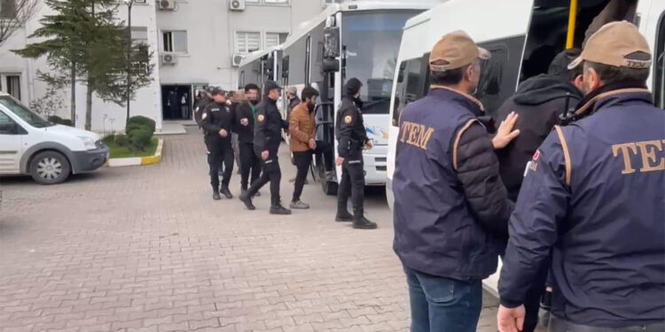 Bozdoğan-11 operasyonunda yakalanan 33 DEAŞ'lı adliyede