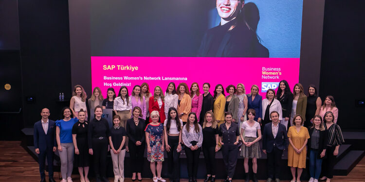 ‘Güçlü Kadınlarla Dijital Yarınlar’ programı yeniden başlıyor