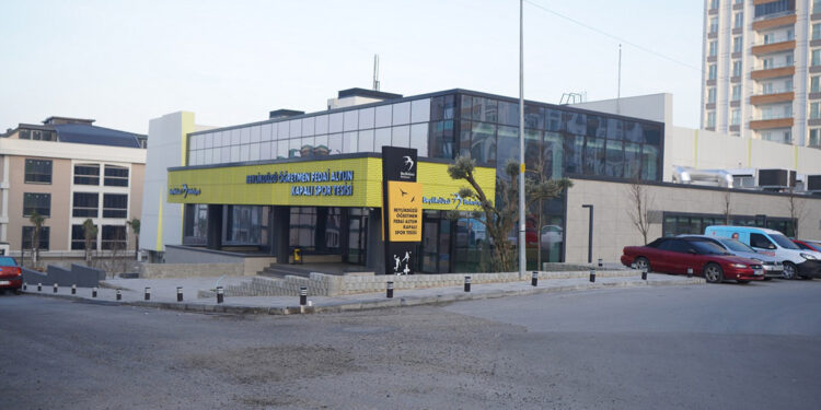 ‘Öğretmen Fedai Altun Kapalı Spor Tesisi’ hizmete açıldı