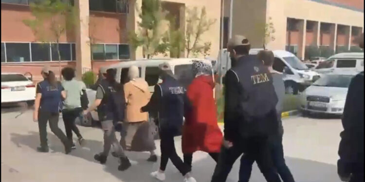 14 ilde FETÖ'ye 'Kıskaç-12' operasyonu: 60 gözaltı