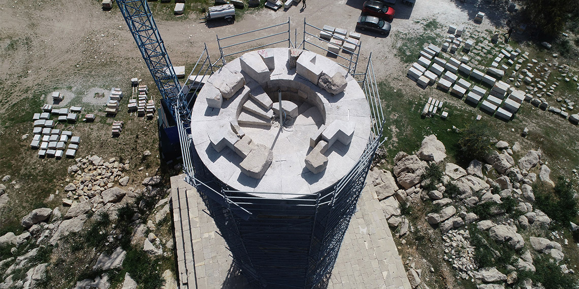 Antalya'da Patara Antik Kenti'nin 2 bin yıllık deniz fenerindeki restorasyon çalışmalarında sona gelindi.