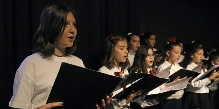 Çocuklar Muammer Sun çocuk şarkılarını seslendirdi