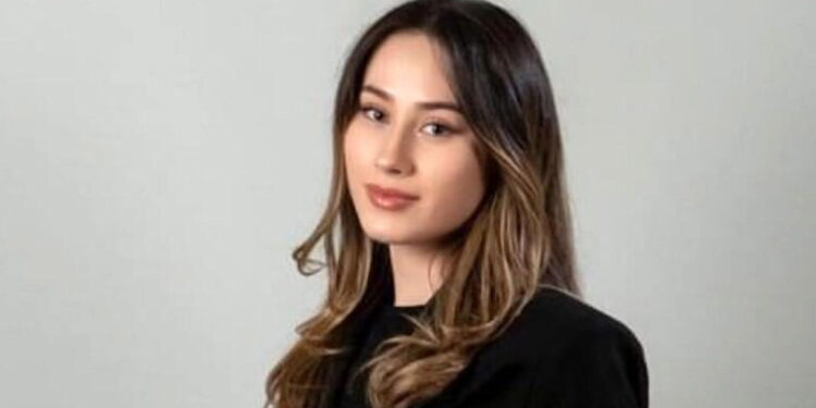 22 yaşındaki Zeynep, Türkiye'nin en genç belediye başkanı oldu