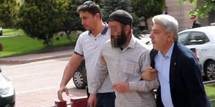 "Ey Müslümanlar puta tapmayın" diye bağırınca gözaltına alındı