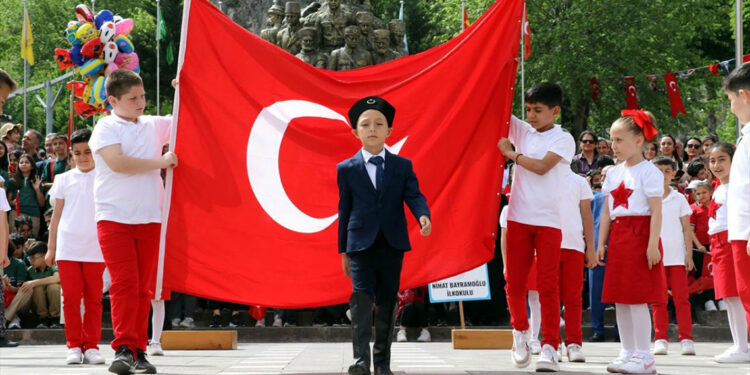 23 Nisan tüm yurtta coşkuyla kutlanıyor