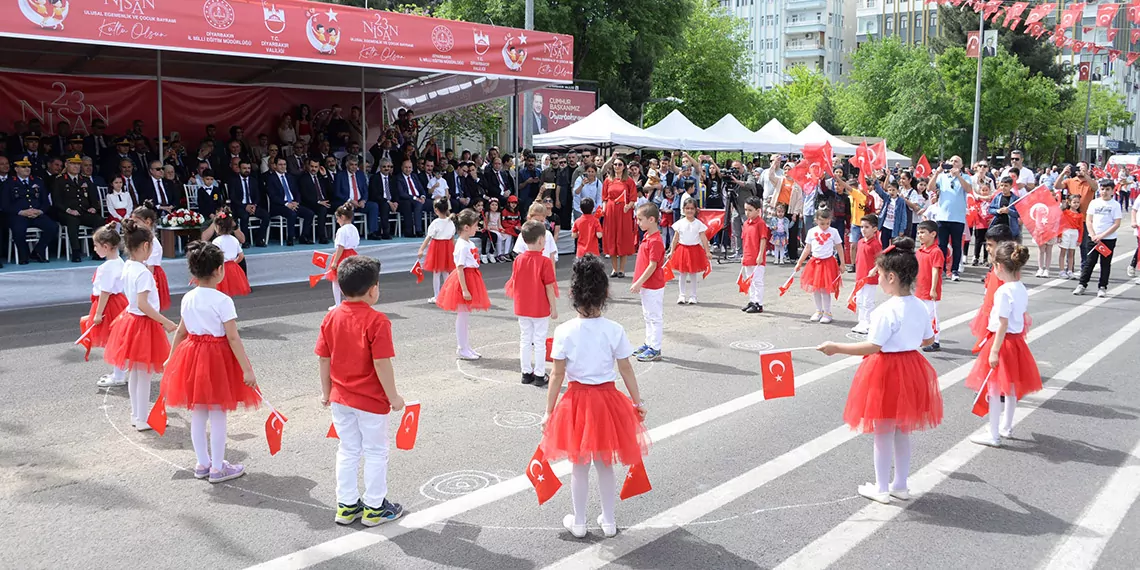 23 nisan tüm yurtta coşkuyla kutlanıyor