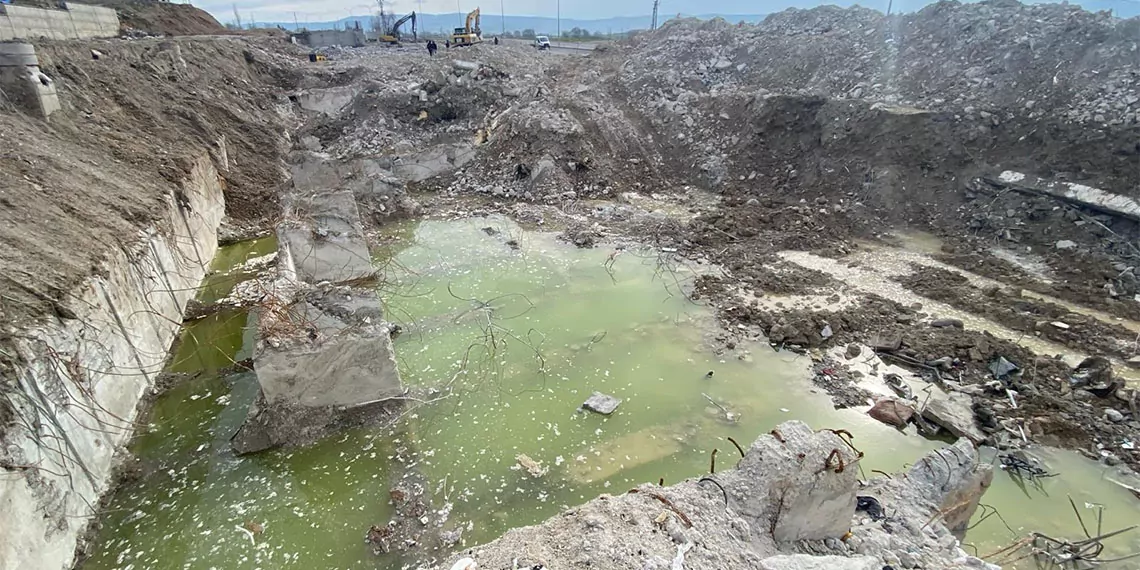 Kahramanmaraş’ta 42 kişinin öldüğü binanın müteahhidi şahin avşaroğlu, "yönetmeliklerin çok çok üstünde bir deprem oldu" dedi.