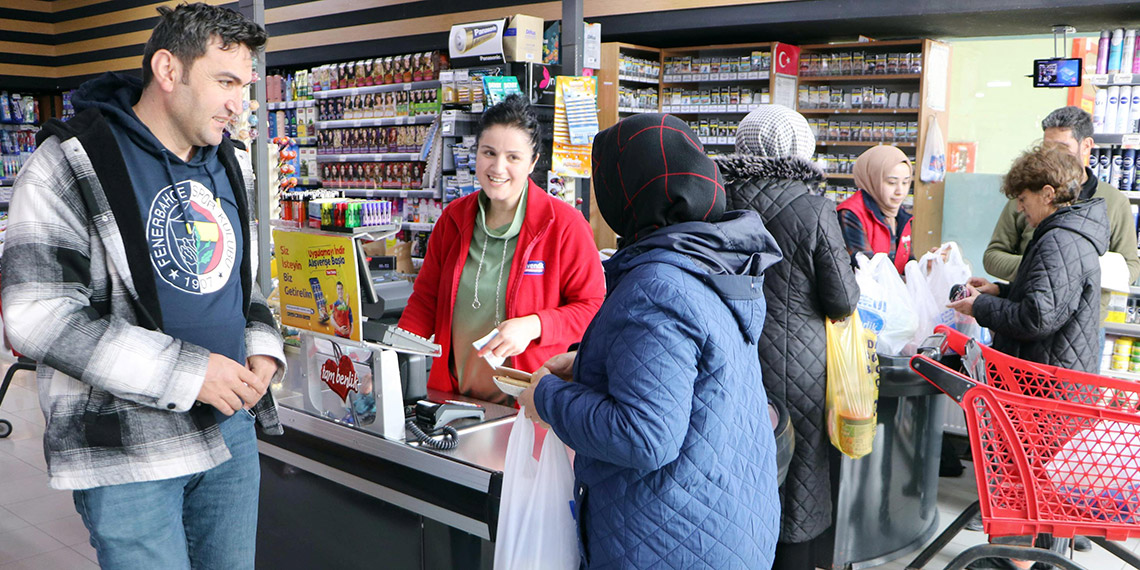 42 erkek rakibini geride bırakıp muhtar oldu