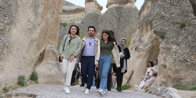 Kapadokya'yı bayram tatilinde 243 bin 632 turist ziyaret etti