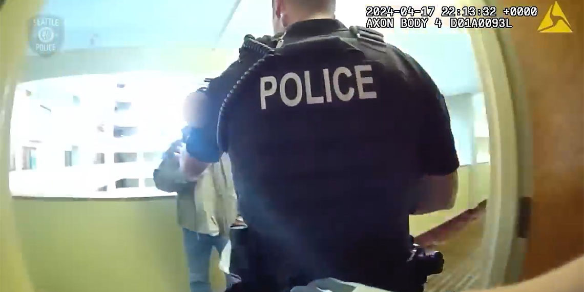 ABD’de polis, iki çocukla buluşmak üzere otele gelen pedofili şüphelisine operasyon düzenledi. Şüphelinin geldiği otel odasında bekleyen polisler, şüpheli silah çekince ateş açtı. Polisten yapılan açıklamada, şüphelinin öldürüldüğü belirtildi.